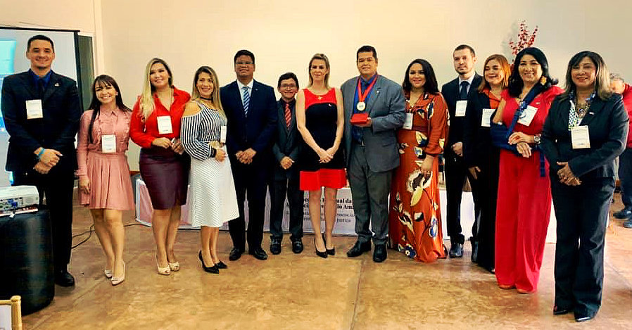 Presidente da OAB-AP, Auriney Brito, recebe comenda da Abracrim durante encontro estadual